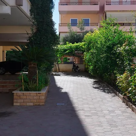 Cozy - Ophelia Nafplio