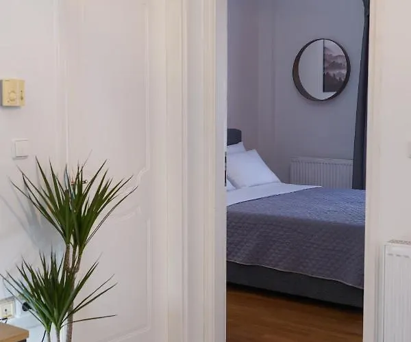 Oreon - 'ophelia' Apartment